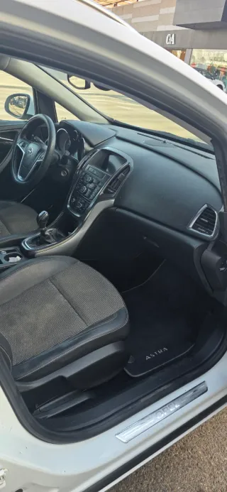 Opel Astra 2012