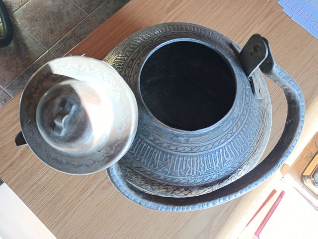 Tetera turca árabe antigua artesanal grabada mano.
