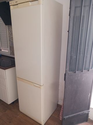 Frigorífico CROLLS blanco