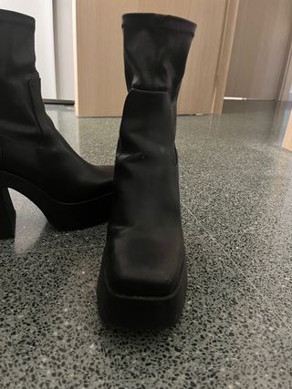 Botines Pull and Bear negros