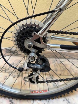 Dos bicicletas de montaña vintage Shimano 4000 s