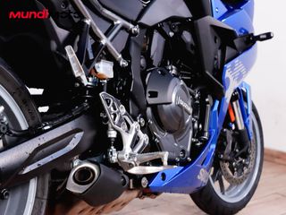SUZUKI GSX-8R