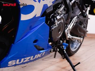 SUZUKI GSX-8R