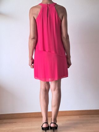 Vestido corto gasa fucsia cuello halter Fórmula 