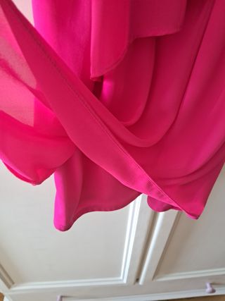 Vestido corto gasa fucsia cuello halter Fórmula 