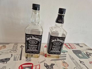2 bottiglie di whisky Jack Daniel's Tennessee vuote