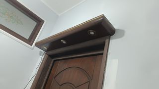 Mensola in alluminio con faretti ad incasso