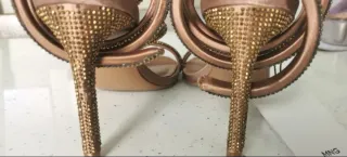 Sandalias de tacón Mango doradas cobrizas pedrería