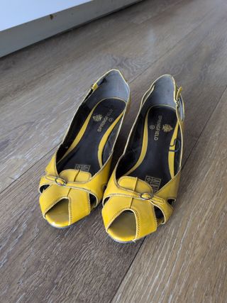 Zapatos Springfield mostaza talla 37