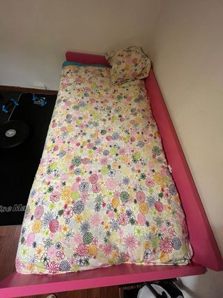 Cama nido de madera rosa