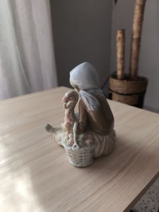 Porcelana Lladro Niña con Pavo