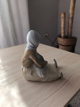 Porcelana Lladro Niña con Pavo