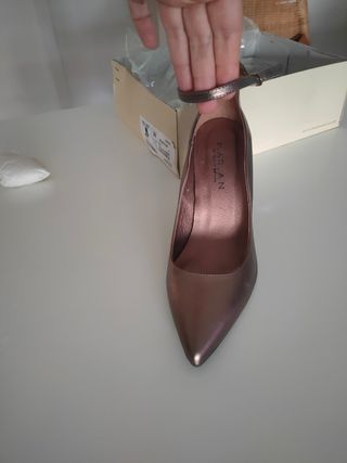 Zapatos de tacón MARIAN dorados talla 39