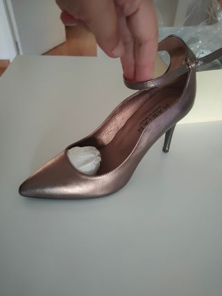 Zapatos de tacón MARIAN dorados talla 39