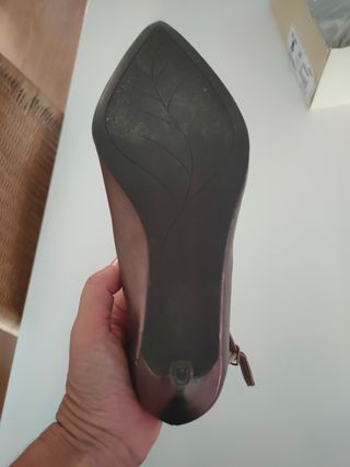 Zapatos de tacón MARIAN dorados talla 39