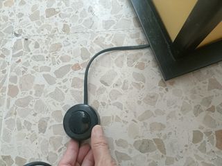 Lámpara de pie moderna.