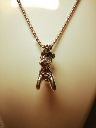 Collar Figura Femenina Plateada
