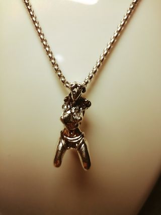 Collar Figura Femenina Plateada