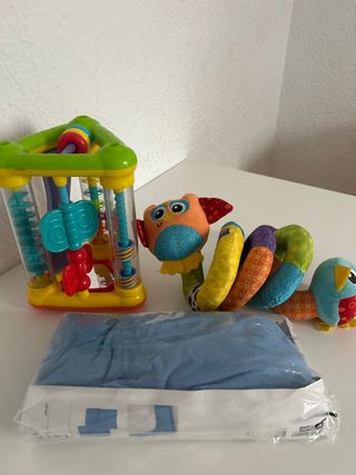 Sábana cuna y juguetes infantiles