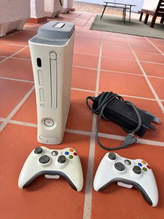 Xbox 360 Edición Limitada + 2 mandos+ juegos