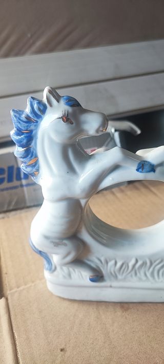 Cavalos decorativos em cerâmica