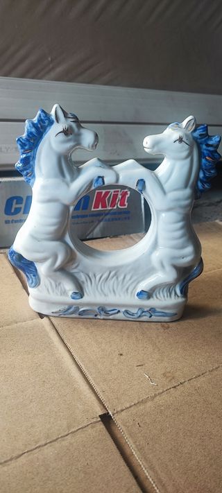 Cavalos decorativos em cerâmica
