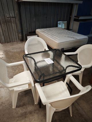 Mesa de jardín con 4 sillas