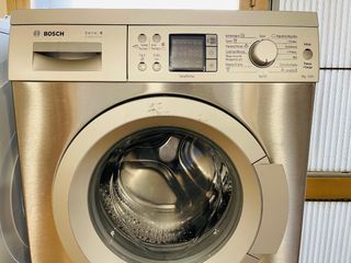 Lavadora gris Bosch Serie 6 washing machine