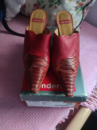 Zapatos Wonders Talla 38 Rojos