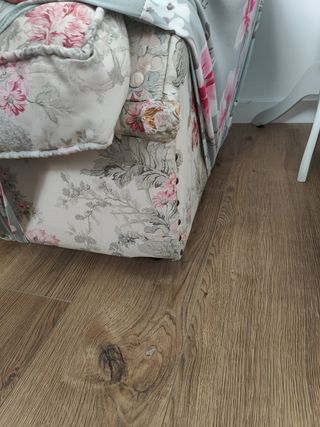 Sofá de 2 plazas floral beige y rosa