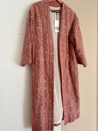 Abrigo caftán de Zara