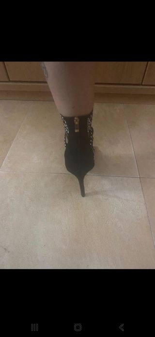 Zapatos de fiesta negros con pedrería
