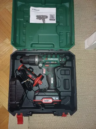 Taladro percutor Parkside, bateria y cargador