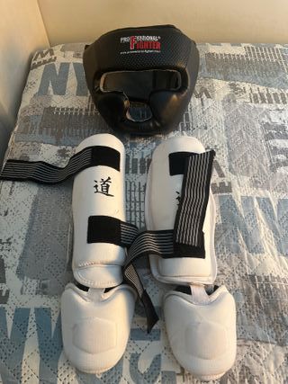 Equipación Karate: Casco y Protecciones