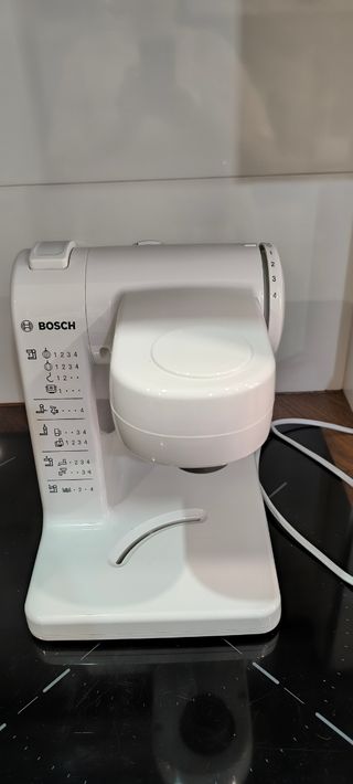 Robot de cocina Bosch MUM4ñ serie 4