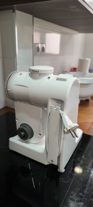 Robot de cocina Bosch MUM4ñ serie 4