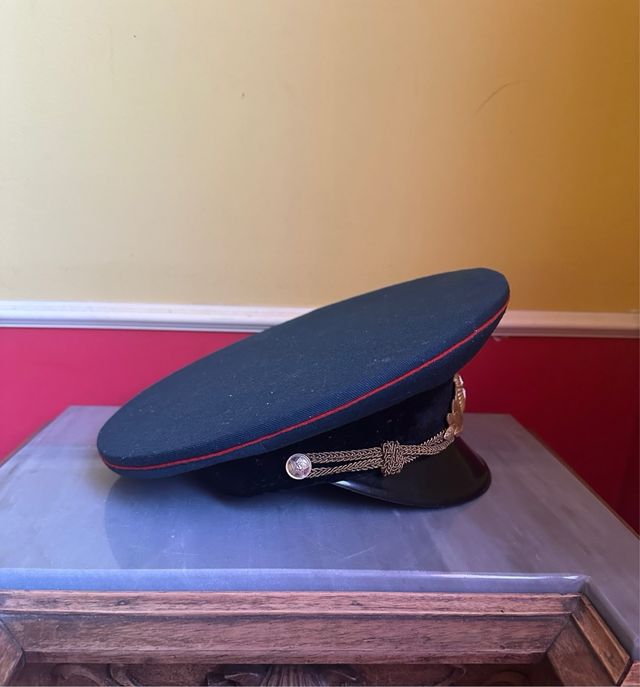 Berretto sovietico con stella rossa