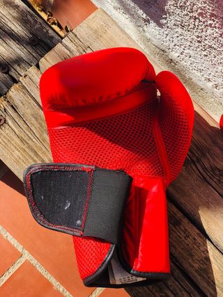 Guantes de boxeo rojos outshock decathlon