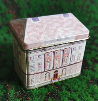 Vintage '80 IAN LOGAN LONDON caja casa hojalata