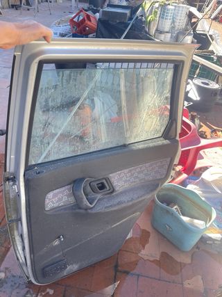 Puerta delantera izquierda coche