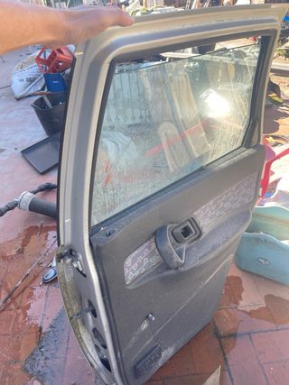 Puerta delantera izquierda coche
