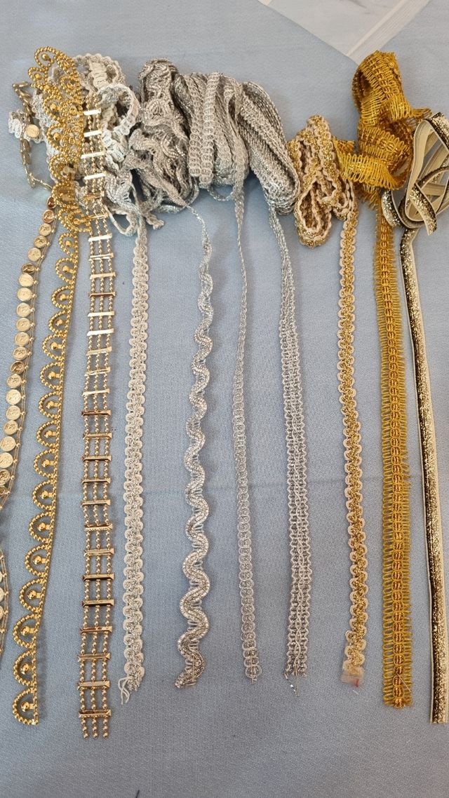 Pasamanería doradas Plástico y Lame para Disfraces