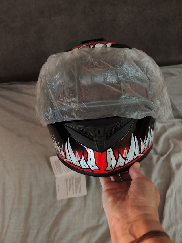 Casco de moto Gike diseño Venom