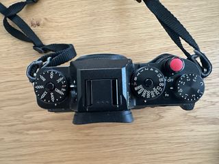 Fujifilm XT-2 con 5 baterías y funda de cuero.