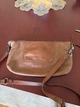 Bolso de piel Hakei cruzado color camel