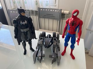 Figuras Batman y Spiderman con Batmoto