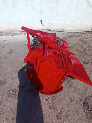 Rotovator rojo