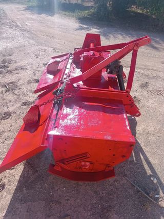 Rotovator rojo