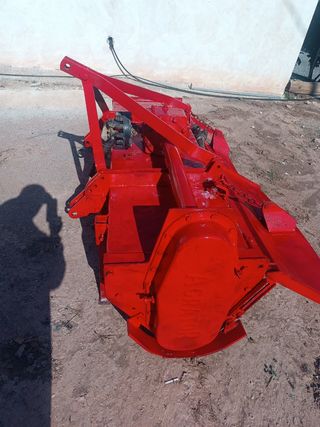 Rotovator rojo