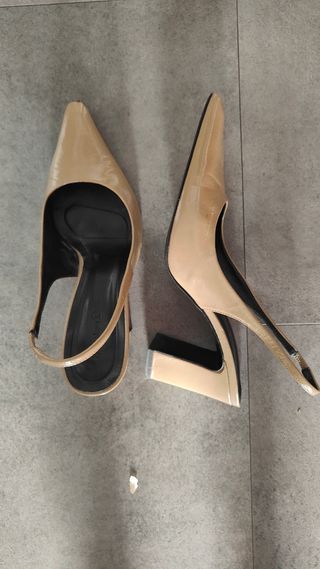 Zapatos de tacón beige slingback